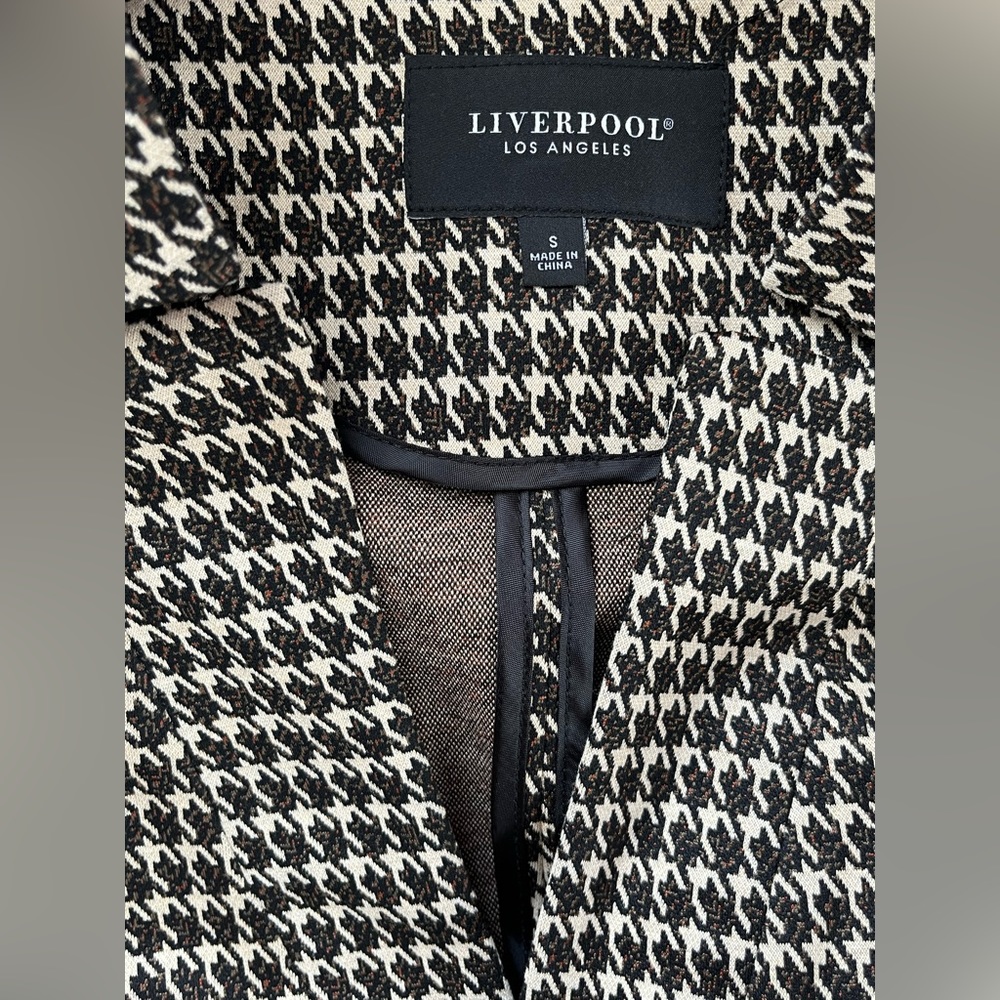 Liverpool Houndstooth Notch-Collar Blazer in Brown and Black - Picture 4 of 4
